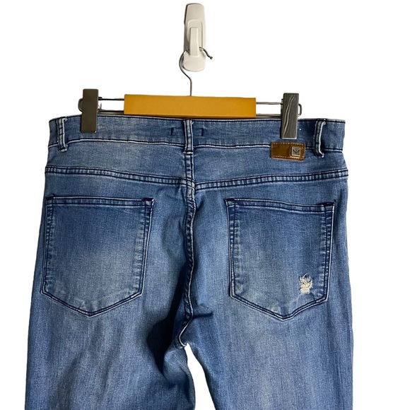 Roxy Women's Light Wash Mid Rise Distressed Denim Jeans - Picture 6 of 7